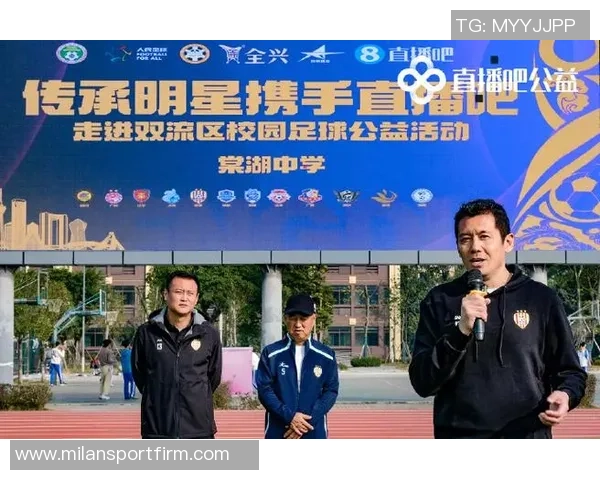 直播吧公益活动走进成都校园杨晨徐亮携手共筑体育梦想