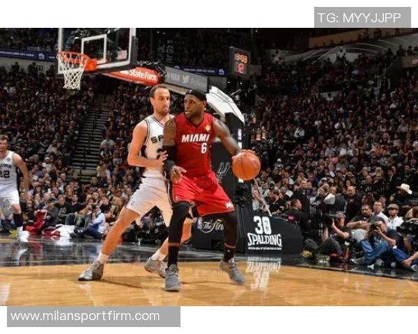 詹姆斯过去一个月末节狂砍88分助攻23次展现联盟顶级表现 詹姆斯过去一个月末节狂砍88分助攻23次展现联盟顶级表现