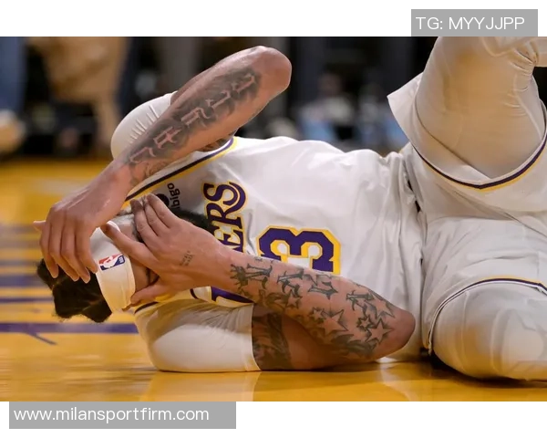 浓眉左小腿拉伤缺席8场比赛官方宣布恢复顺利将于7到10天后重新评估