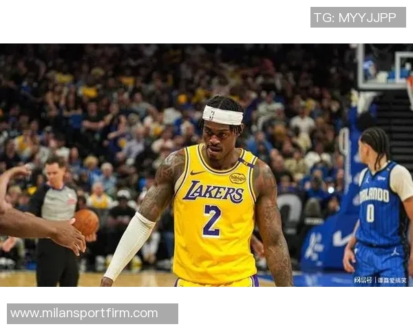 拉拉维亚称赞范德比尔特防守表现为球队奠定坚实基础