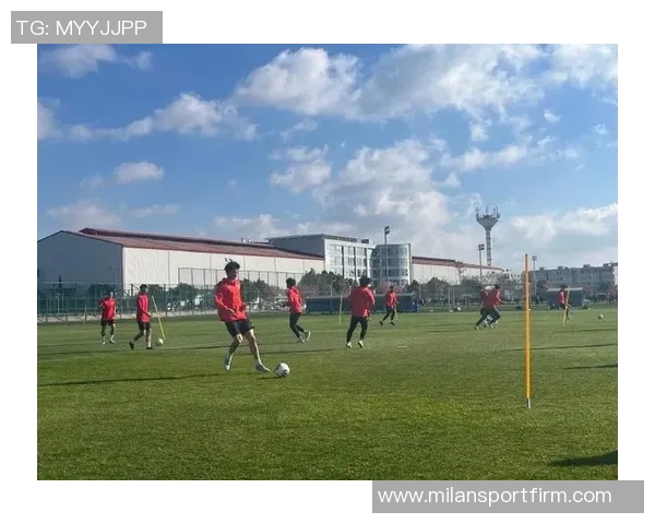 上海海港B队抵达昆明海埂基地开启三周冬训备战新赛季