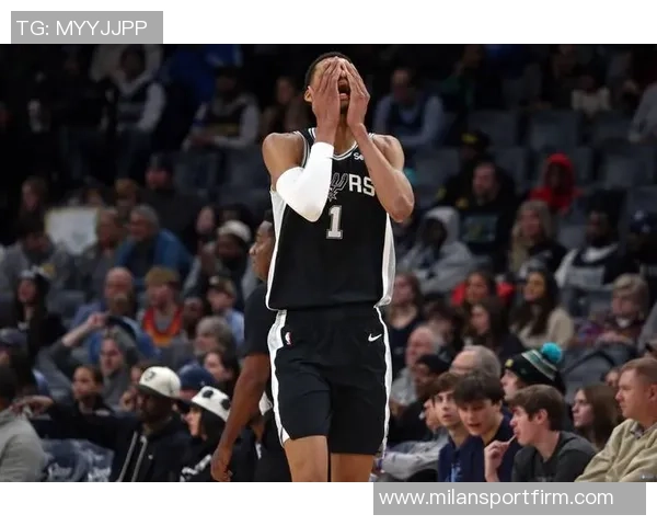 文班亚马半场表现起伏6分2板2帽5助攻却伴随4次失误